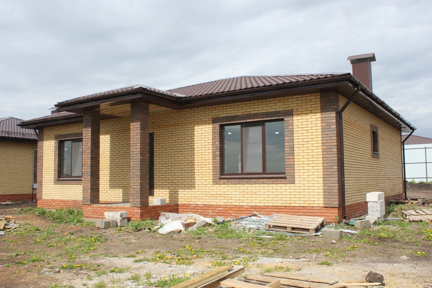 ЛУЧШЕЕ ПРЕДЛОЖЕНИЕ В ГОРОДЕ!!!

Продается дом расположенный в п. Азьмушкино, площадь застройки 120 кв. м, чистая площадь дома, без перегородок - 100-110 кв м, на участке 6,5 соток.

Стоимость дома вместе с земельным участком 8 000 000.

Дом продается в черновой отделке.

Предчистовая отделка( развод